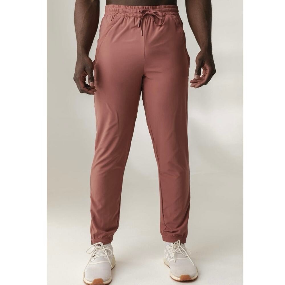 NWOT Vitality Prime Jogger in Terracotta Men’s Size M